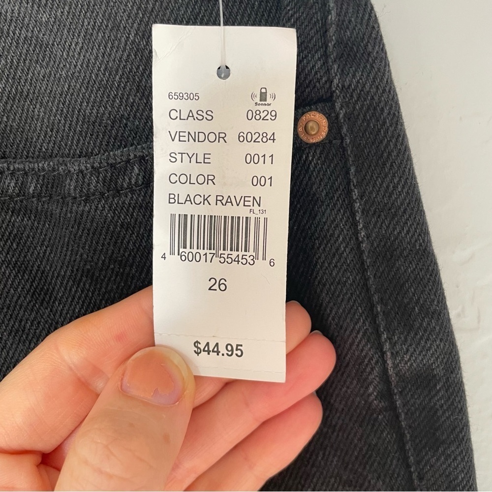 PacSun NWT 90’s Girlfriend Black Raven Denim Jean Shorts Frayed Hem Waist 26” - Picture 3 of 8